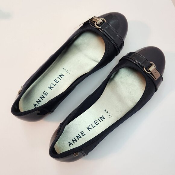 NWT -- Anne Klein Women's Navy Flat, Cushioned Insole, 8.5Wide, Flexible Sole - Picture 2 of 7